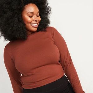 BNWOT Old Navy Ribbed Ultralite Long Sleeve Crop, Medium